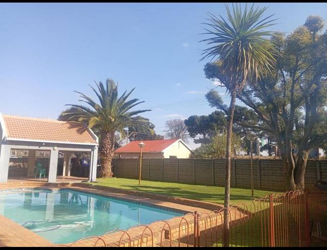 1 BEDROOM APARTMENT FOR SALE IN GERMISTON SOUTH
